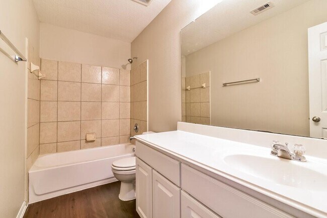 Foto del edificio - 5006 Ivy Fair Way