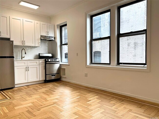 Foto del edificio - 31-18 Crescent St