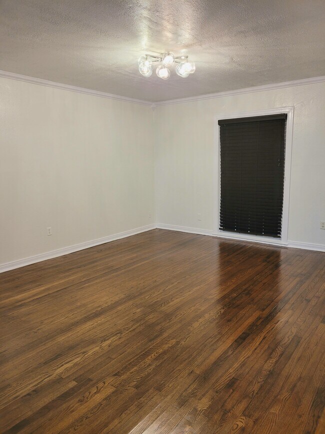 Building Photo - 8915 Santa Clara Dr