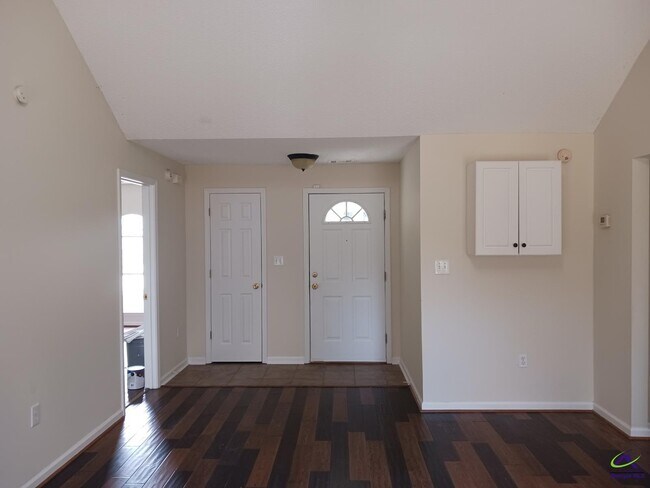 Foto del edificio - 732 Gateway Dr