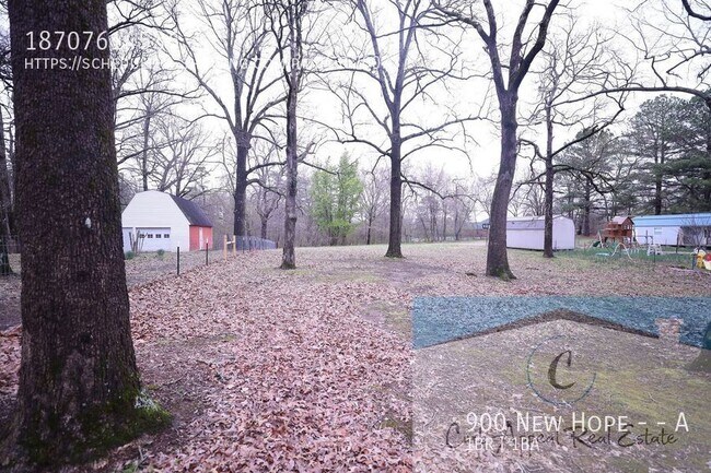 Building Photo - 900 New Hope Ln