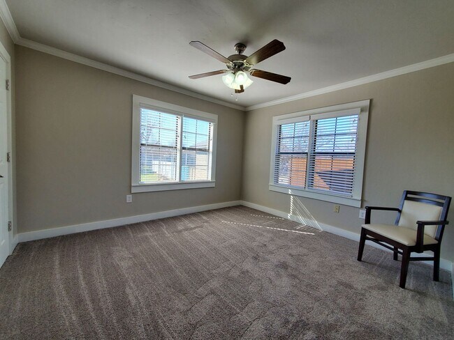 Building Photo - BEAUTIFUL 1 Bedroom 1 Bath remodeled home!...