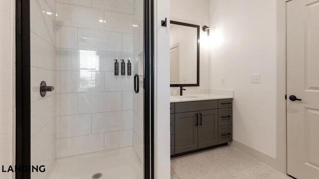 Building Photo - 18111 La Cantera Terrace