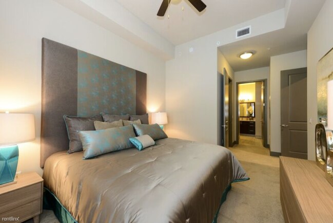 Foto del edificio - 7400 N Kendall Dr