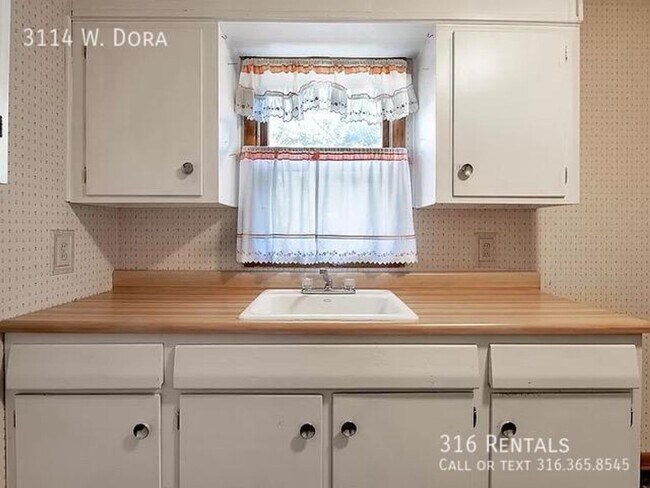 Foto del edificio - $875 - 2 bedroom/ 1 bathroom - Spacious ho...