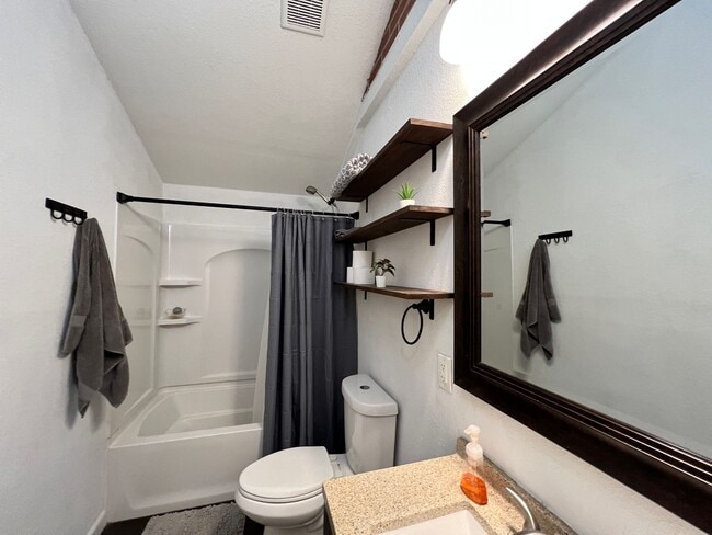 Building Photo - Beautiful one story home in Norfolk