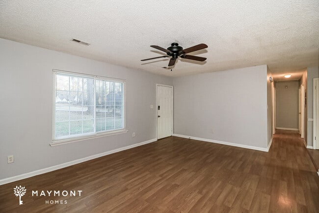 Foto del edificio - 109 Neal Ave