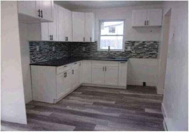 Foto del edificio - 13 Crestwood Rd