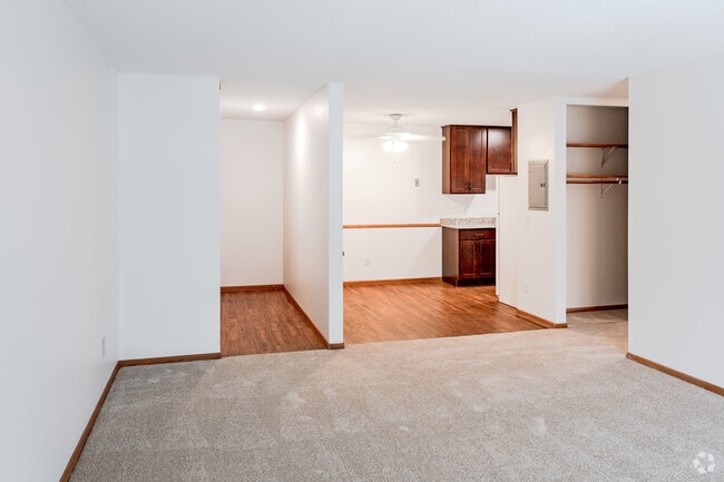2BR, 1BA - Belgrove Apartments (10100 Minnetonka Blvd.)