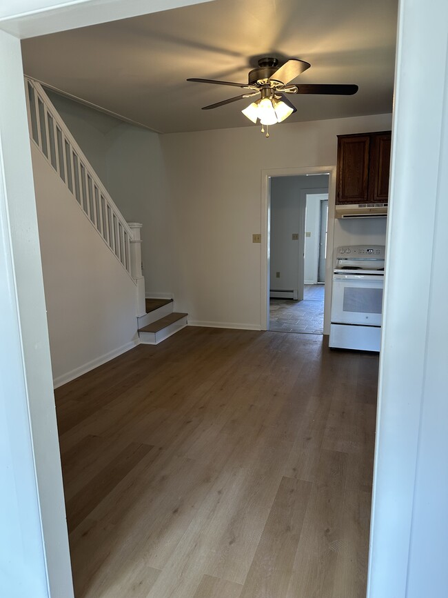 Building Photo - 1344 Newport Rd