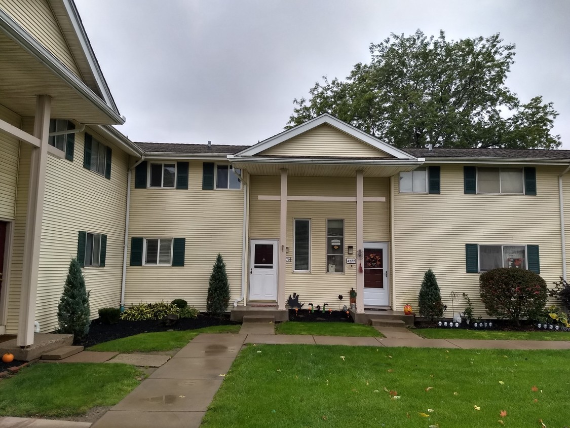 4779 Tuscarora Rd, Niagara Falls, NY 14304 Townhouse for Rent in