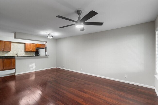 Building Photo - 2020 S Congress Ave