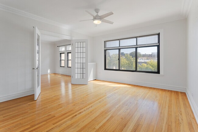 Foto del edificio - 2352 N Spaulding Ave