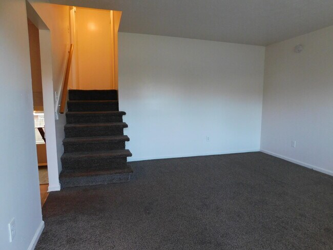 Building Photo - 406 Backhand Ct