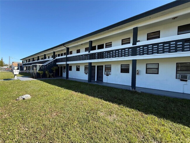 Foto del edificio - 7155 NW 17th Ave