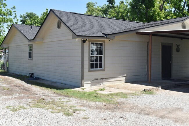 Building Photo - 5922 Lavender St