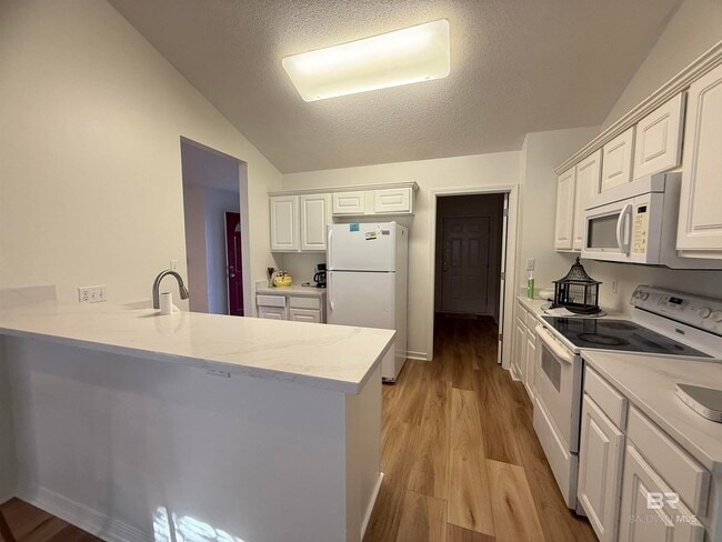 Building Photo - 24608 Tarpon Ln