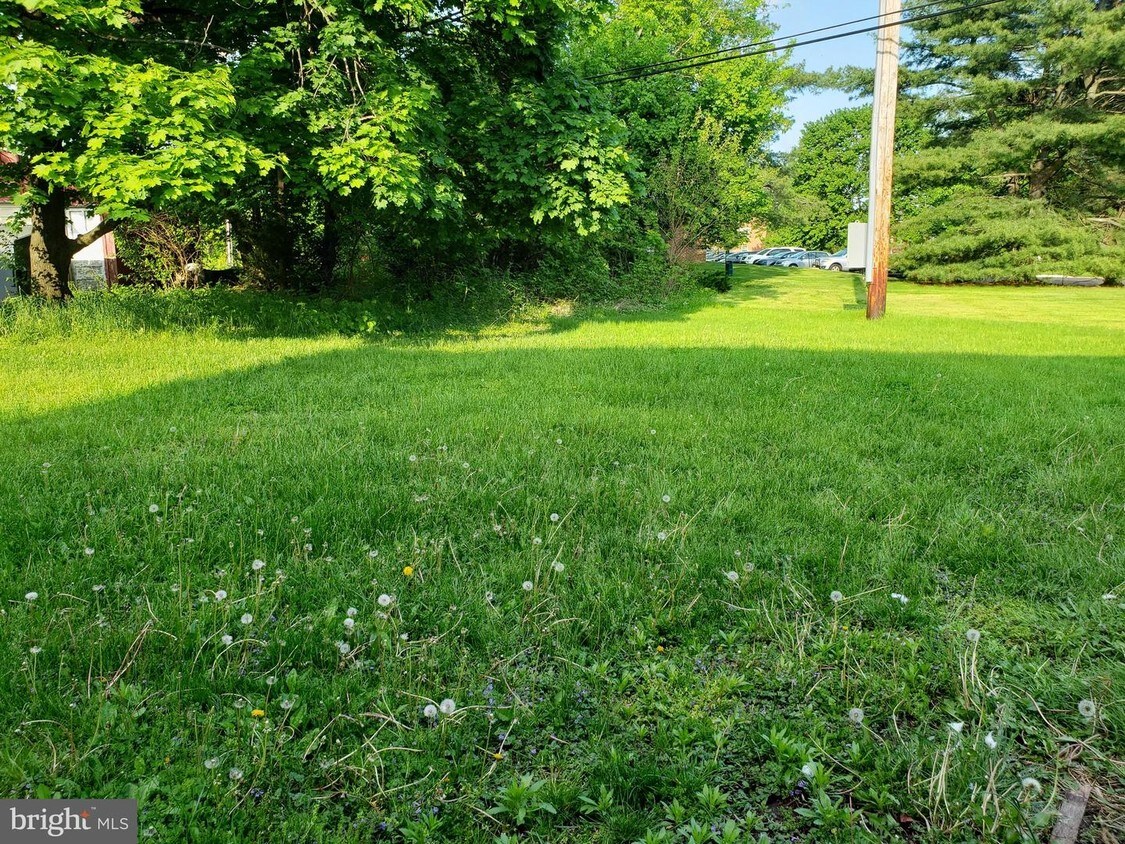 29 Maple Ave Unit APT 1, FIRST FLOOR, Hatfield, PA 19440 Room for