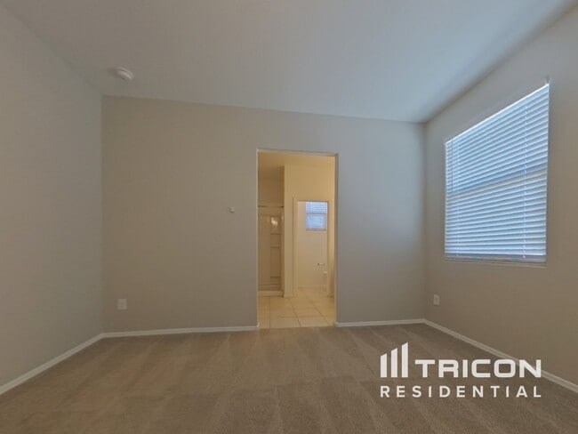 Foto del edificio - 30960 W Amelia Ave