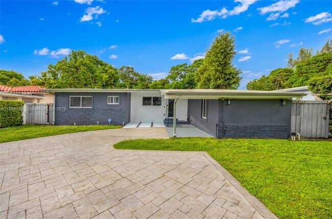 Building Photo - 840 NE 159th St