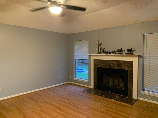 Building Photo - 2910 Lakefield Way