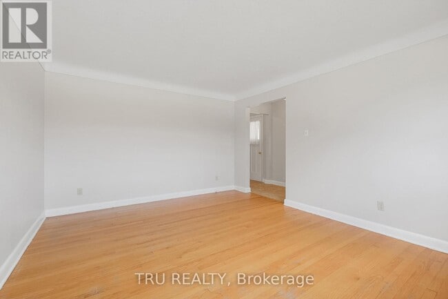Building Photo - 1006 Riddell Ave S