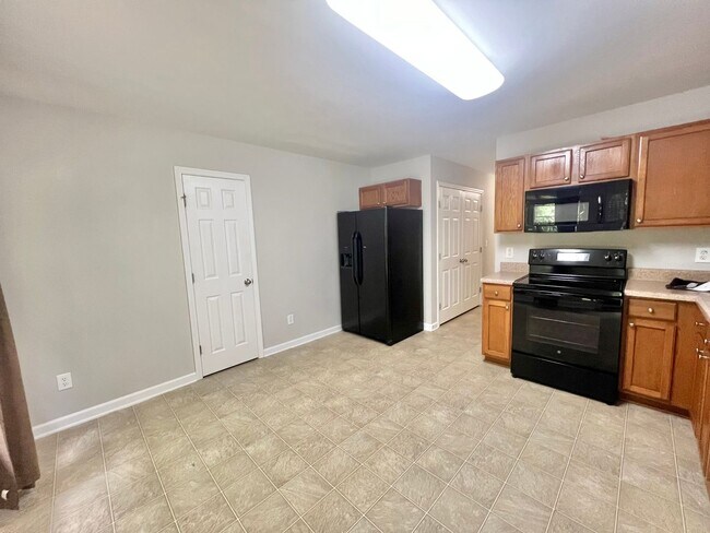 Foto del edificio - Cozy 3BD, 2.5BA Raleigh Home with a Fenced...