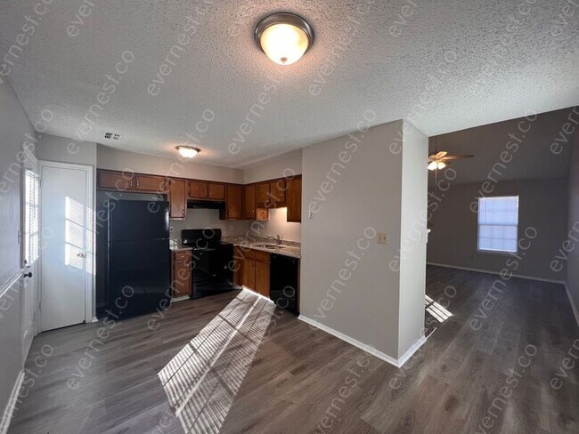 Building Photo - 5565 Chapel Hill Dr