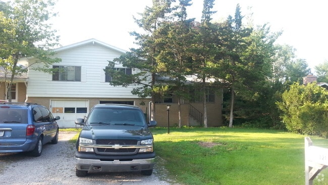 Right side of Duplex - 325 Lillian Ct
