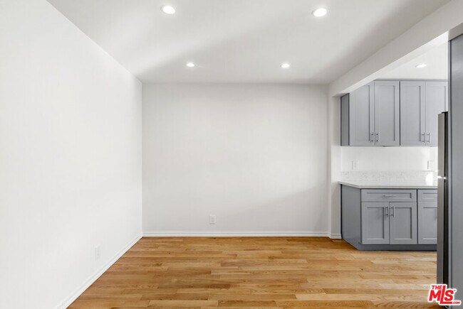 Foto del edificio - 1425 N Harper Ave