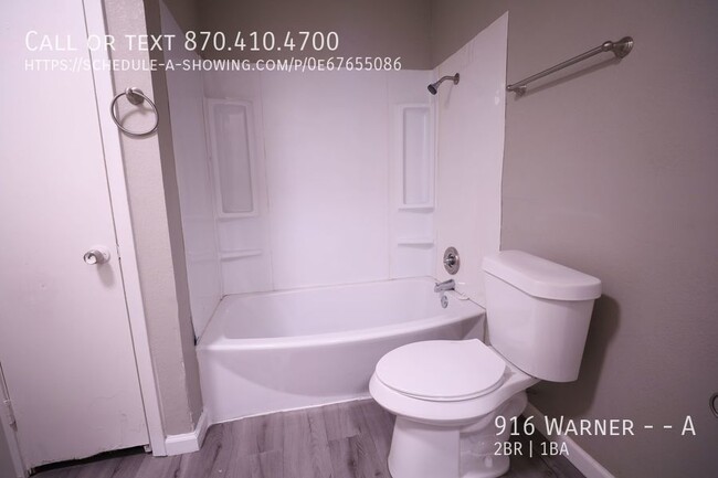 Building Photo - First month move in special $500!! Newly r...