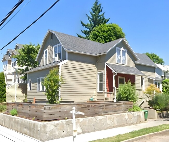 Building Photo - 1134 SE 45th Ave