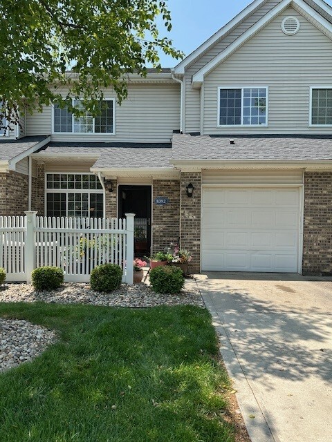 Building Photo - 8392 Enclave Blvd