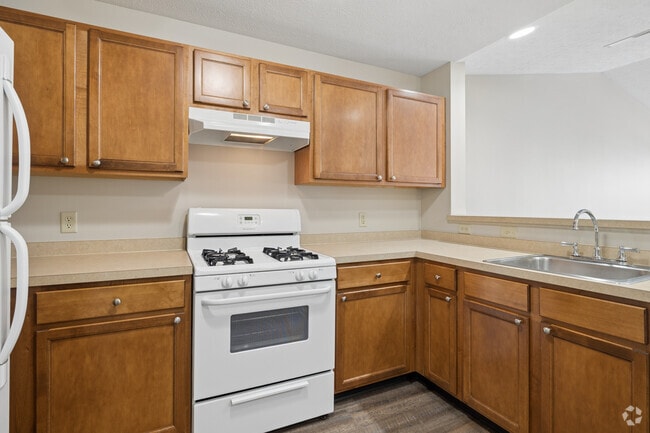 The Avalon Deluxe 1BR, 1BA - 869SF - Kitchen - Hampton Knoll