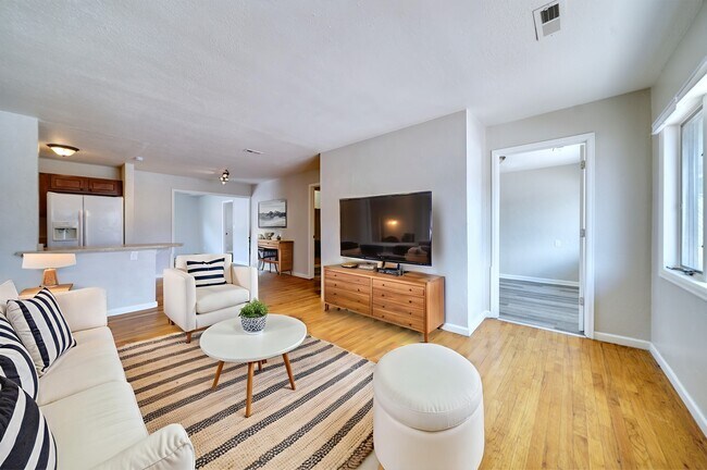 Foto del edificio - 318 Maplewood Dr