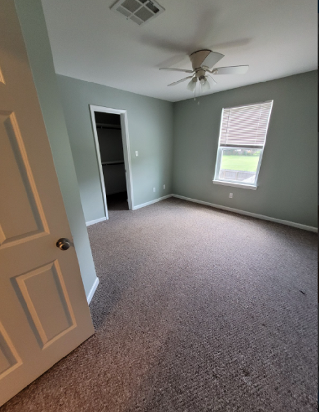 Building Photo - 1602 Dehart Dr