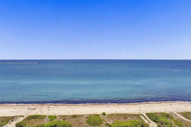 Building Photo - 2555 Collins Ave