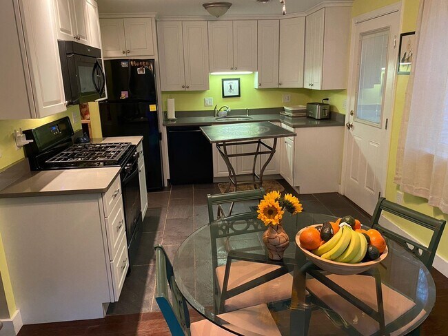 Foto del edificio - 777 Middle Rd