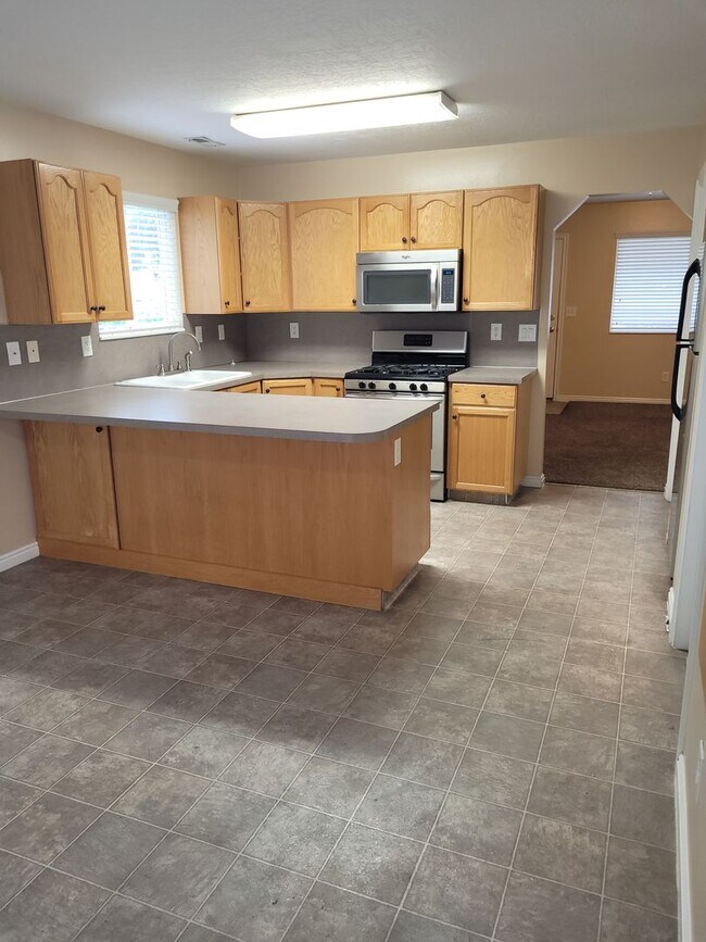 Foto del edificio - 2 Bed, 1.5 Bath Townhome in North Ogden with Private Patio – 2 Weeks Free Rent!