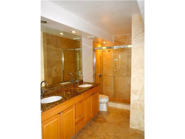 Building Photo - 300 Bayview Dr