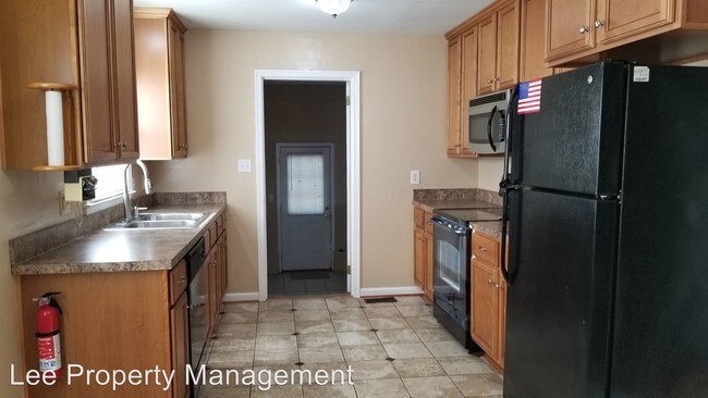 Building Photo - 3 br, 1.5 bath House - 504 Regina Ct