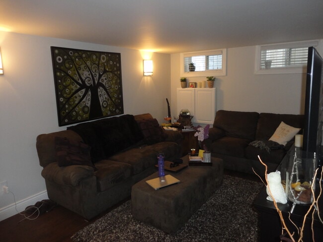 Building Photo - 264 Thaler Av