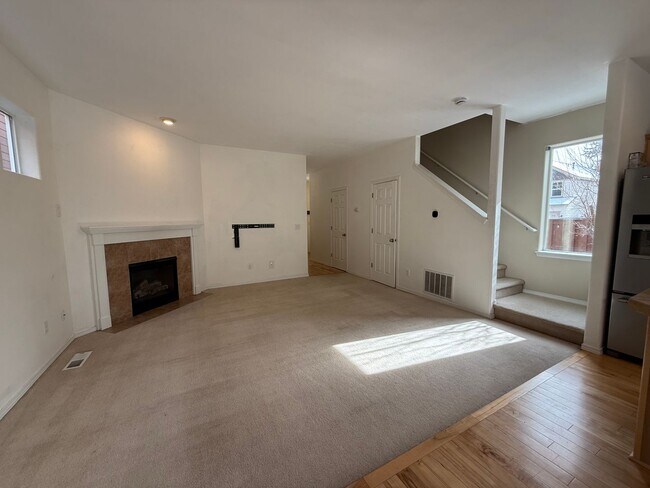 Foto del edificio - Beautifully Maintained 2 Bed/ 2.5 Bath - River Canyon Estates