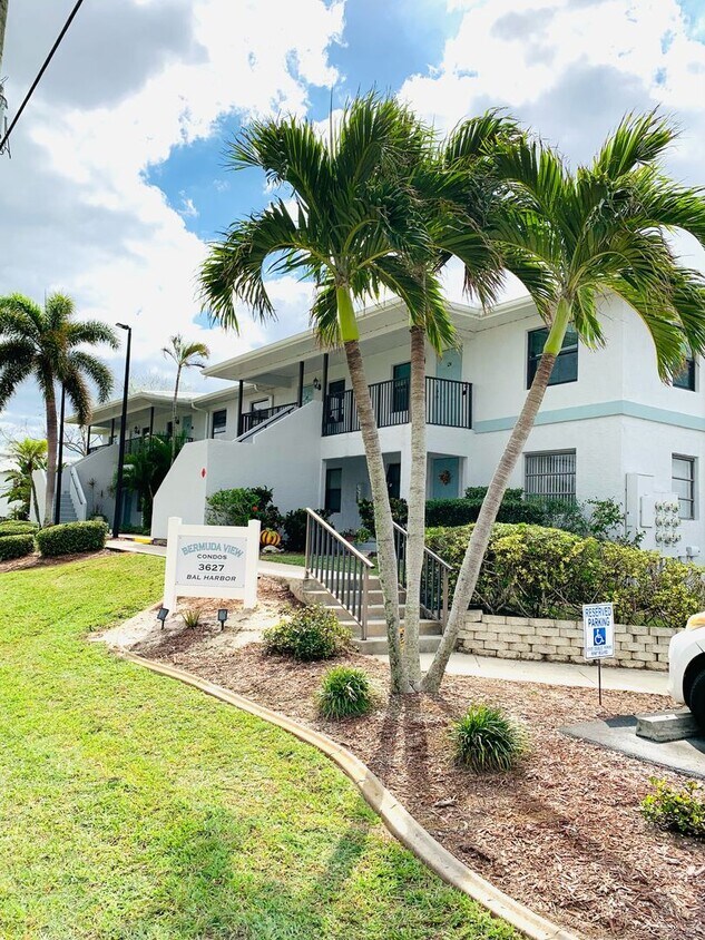 Primary Photo - 3627 Bal Harbor Blvd