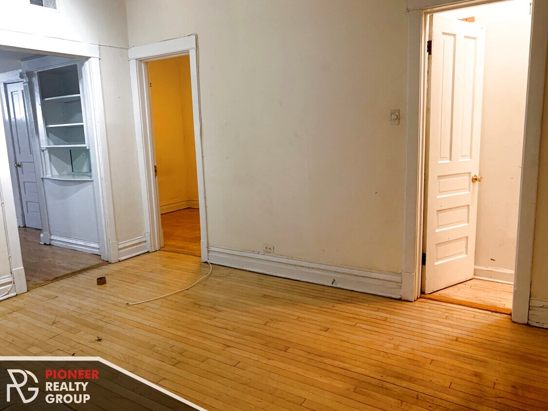 Foto principal - 2328 N Southport Ave