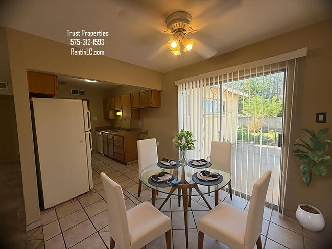 Building Photo - Spacious 4/2 close to NMSU