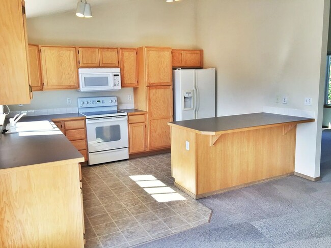 Foto del edificio - Spacious home in Lacey. Apply today to cal...