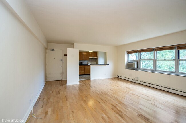 Foto del edificio - 4950 N Marine Dr