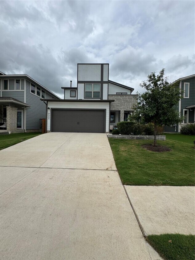 Foto principal - 8500 Cumbrae Ln