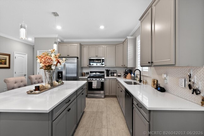 Building Photo - 10430 SW Captiva Dr
